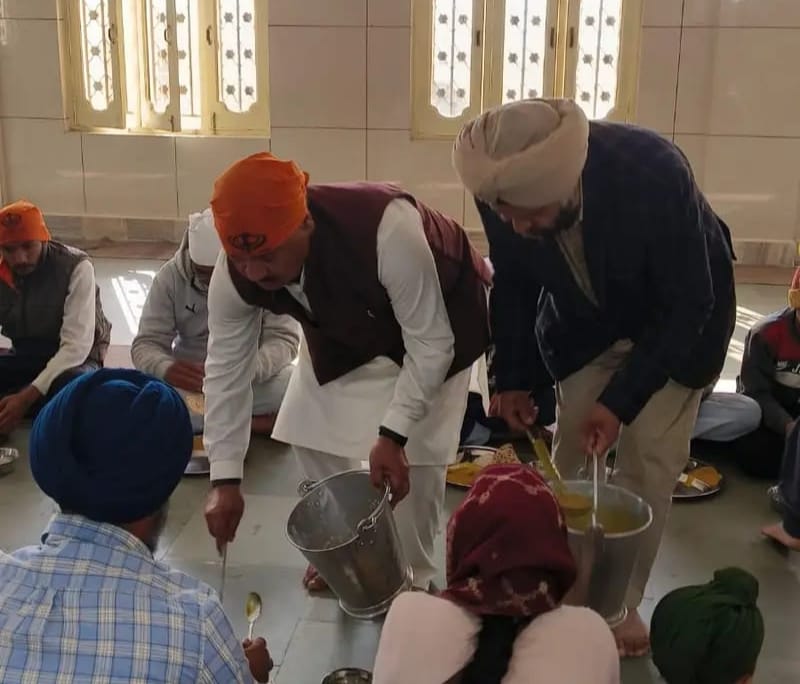 वरिष्ठ कांग्रेस नेता हरक सिंह रावत ने गुरुद्वारा पहुंचकर की सेवा,बयान के लिए मांगी सार्वजनिक रूप से क्षमा,,,
