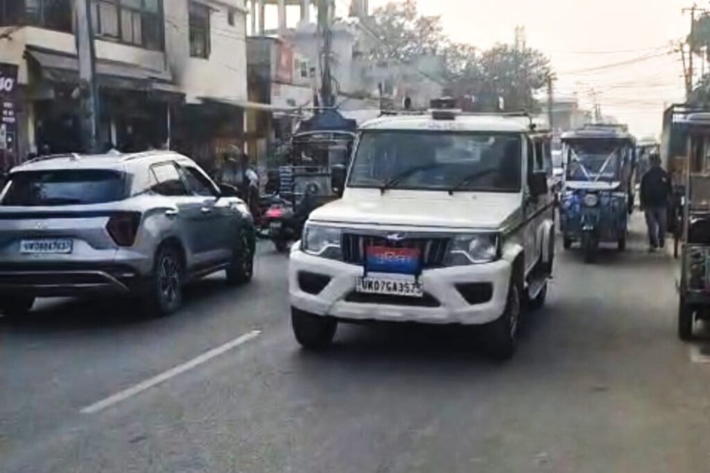 अतिक्रमण यातायात में बड़ी बाधा , रहती है आए दिन जाम की स्थिति , वरिष्ठ पुलिस अधीक्षक के निर्देश पर शुक्रवार सुबह से अभियान शुरू किया गया ,,,