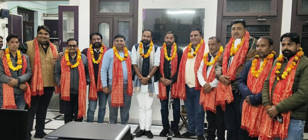 वरिष्ठ भाजपा नेता,समाजसेवी तथा फोनिक्स यूनिवर्सिटी के चेयरमैन इंजीनियर चैरब जैन द्वारा प्रेस क्लब महानगर रुड़की के नवनियुक्त पदाधिकारियों का कैम्प कार्यालय पर किया गया सम्मान,,,