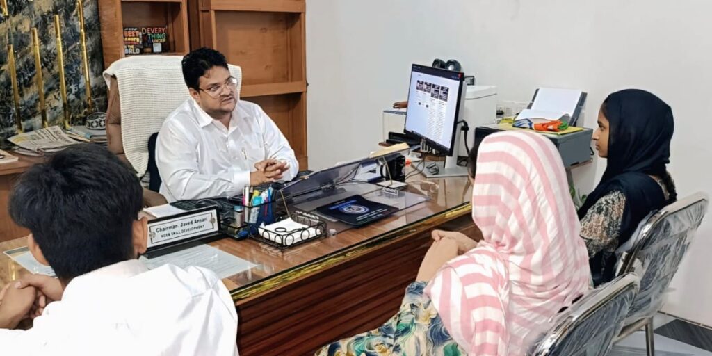 बीते एक दशक से अधिक समय से जावेद अंसारी गुणवत्तापूर्ण, रोजगारोन्मुख और उद्योग-आधारित शिक्षा के माध्यम से युवाओं को आत्मनिर्भर बनाने के मिशन में जुटे,,,