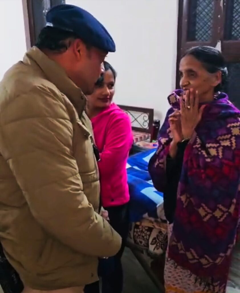 कप्तान प्रमेंद्र डोबाल के निर्देश पर जनपद पुलिस की ओर से चलाए जा रहे विशेष अभियान के तहत थाना सिडकुल पुलिस ने क्षेत्र स्थित वृद्धाश्रम पहुंचकर वहां रह रहे वरिष्ठ नागरिकों की कुशलक्षेम ली और उन्हें सुरक्षा का दिलाया भरोसा,,,