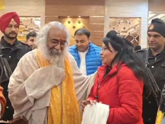 लावारिसों की वारिस क्रांतिकारी शालू सैनी को कल्कि नाम पीठाधीश्वर आचार्य प्रमोद कृष्णम जी महाराज ने किया सम्मानित,,,