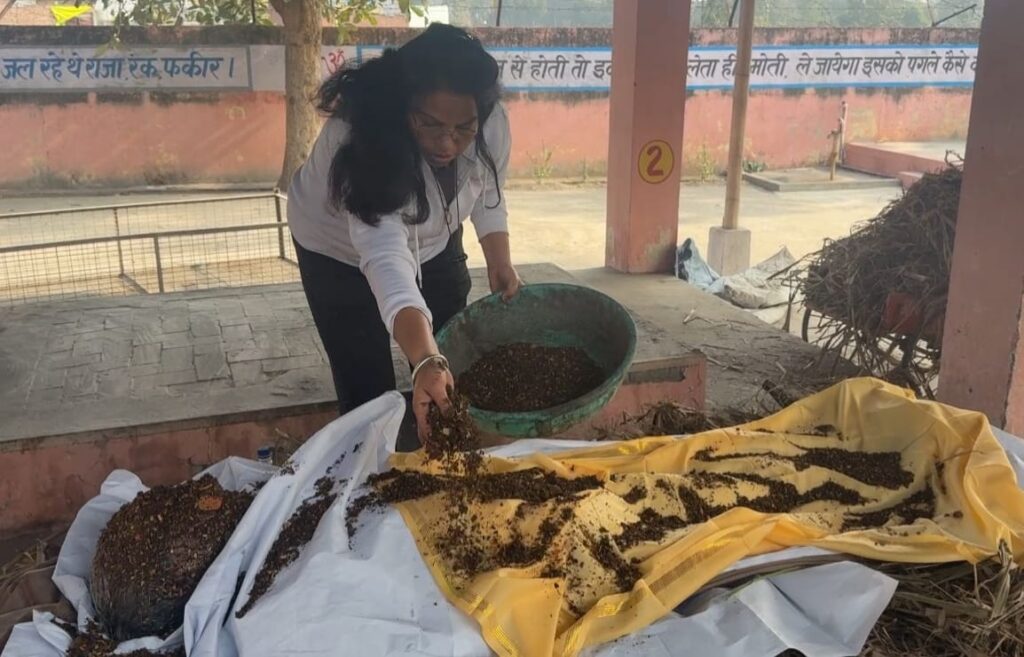 क्रांतिकारी शालू सैनी ने फिर निभाया अपना धर्म,बेटी बनकर दिया बूढ़े बेसहारा की अर्थी को कंधा,,,