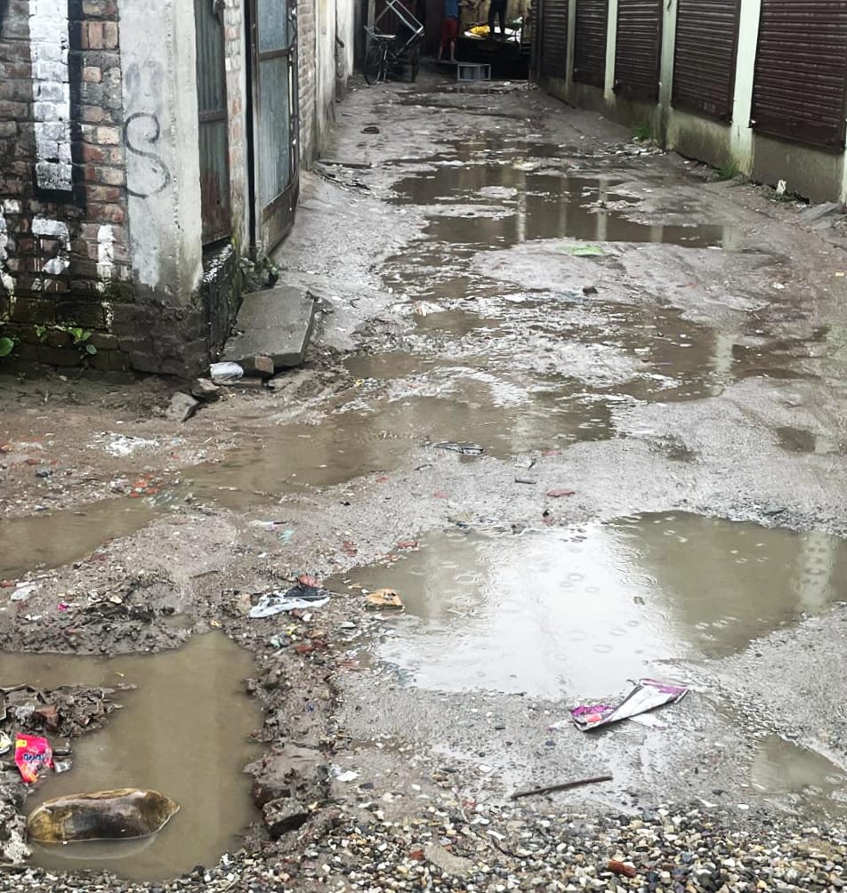 दावे विकास के, पांच महीने में एक अदद सड़क नहीं बना सका हरिद्वार नगर निगम, लोग बेहाल, उठ रहे सवाल…