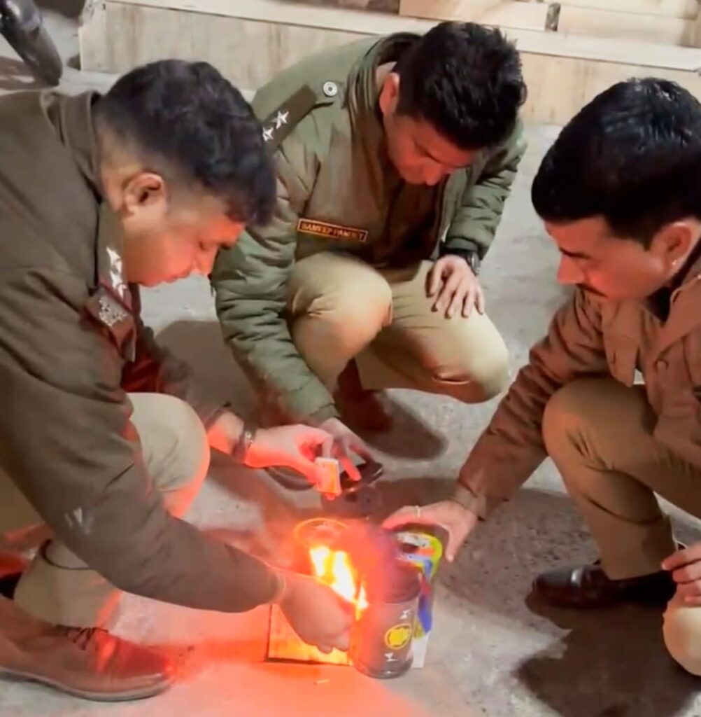 जिले में प्रतिबंधित और जानलेवा चाइनीज मांझे की बिक्री पर रोक लगाने के लिए पुलिस लगातार बरत रही सख्ती,,,