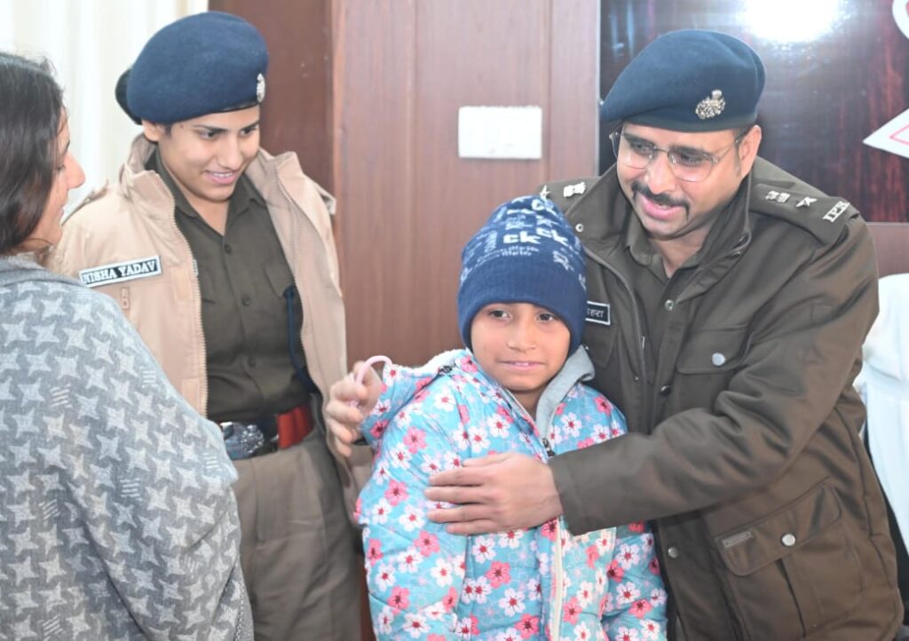 जम्मू-कश्मीर स्थित छात्रावास से पढ़ाई के दबाव में घर छोड़कर निकले दो नाबालिग छात्रों को हरिद्वार पुलिस की A.H.T.U. (एंटी ह्यूमन ट्रैफिकिंग यूनिट) टीम ने सर्द मौसम में किया सुरक्षित रेस्क्यू,,,