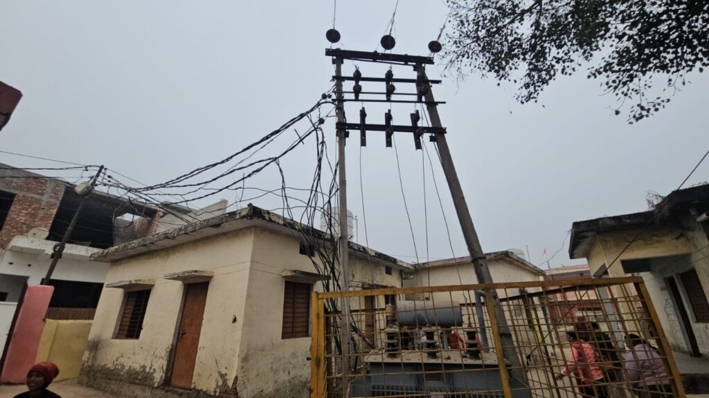 मंगलौर क्षेत्र के मोहम्मदपुर जट गांव में नन्हे बच्चों का बचपन गंभीर खतरे में आ रहा नजर,,,