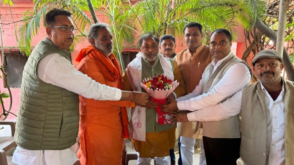 यूपी परिवहन राज्यमंत्री (स्वतंत्र प्रभार) दयाशंकर सिंह का हरिद्वार पहुंचने पर पूर्व कैबिनेट मंत्री स्वामी यतीश्वरानंद ने किया स्वागत,,,