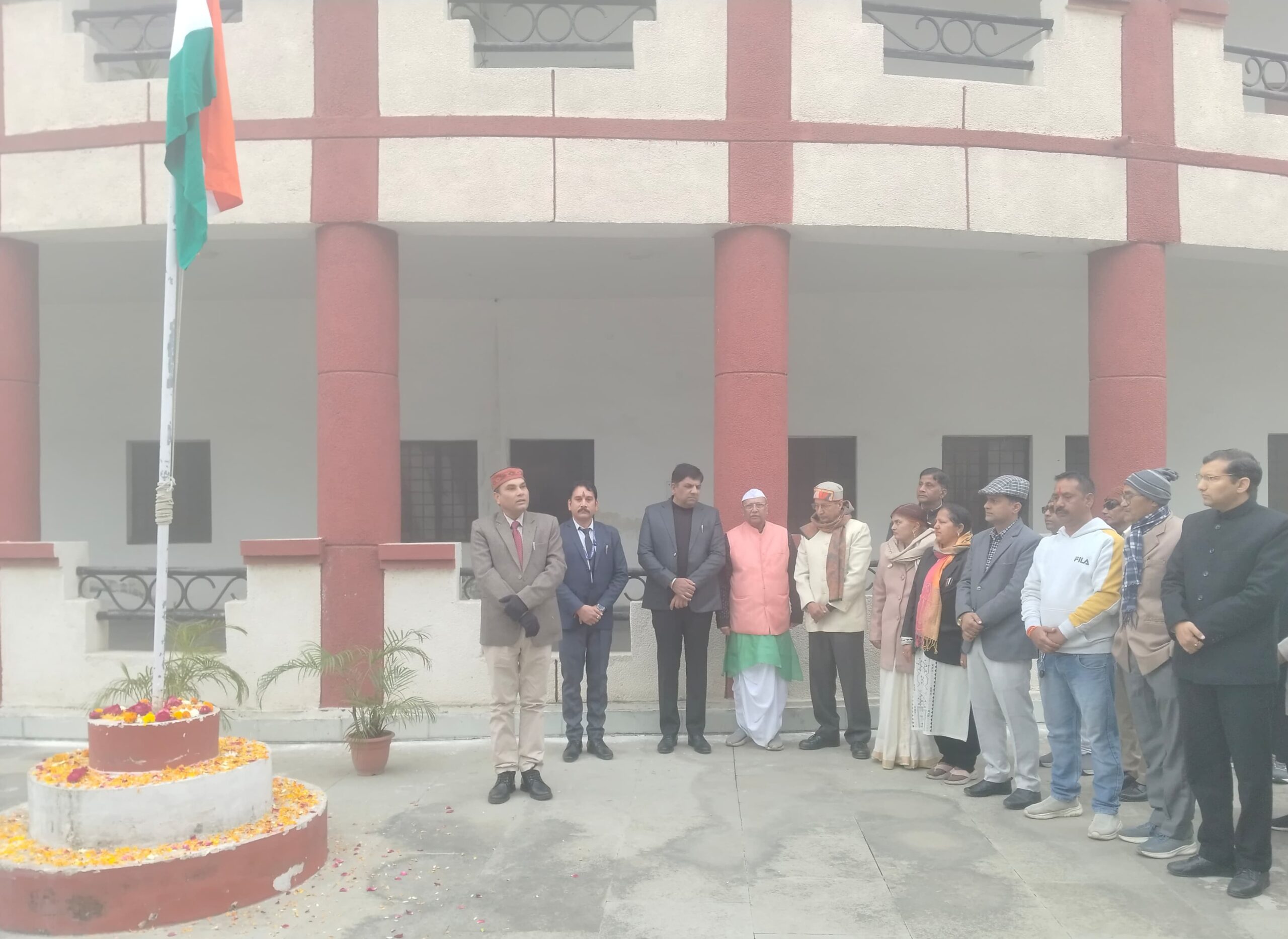 रामनगर स्थित न्याय भवन में अपर जिला जज रमेश सिंह ने  किया ध्वजारोहण,धूमधाम से मना राष्ट्र का 77-वां गणतंत्र दिवस,,,