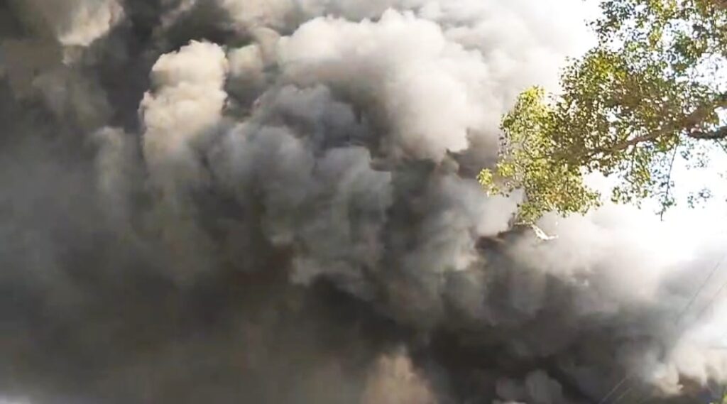 बैरागी कैंप क्षेत्र में स्थित प्रकाश टेंट हाउस में अचानक लगी भीषण देखते ही देखते लिया विकराल रूप,,,