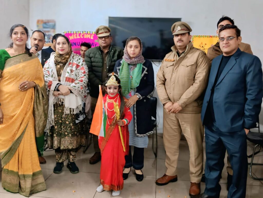 स्कूल का 40-वां वार्षिकोत्सव धूमधाम से मनाए जाने के साथ ही देश के अमर शहीदों को श्रद्धांजलि की गई अर्पित,,,