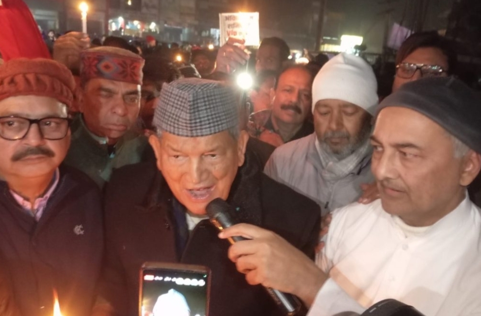 मंगलौर विधानसभा में विधायक काजी निजामुद्दीन के नेतृत्व में अंकिता भंडारी हत्याकांड के दोषियों को सजा दिलाने की मांग को लेकर निकाला कैंडल मार्च,,,