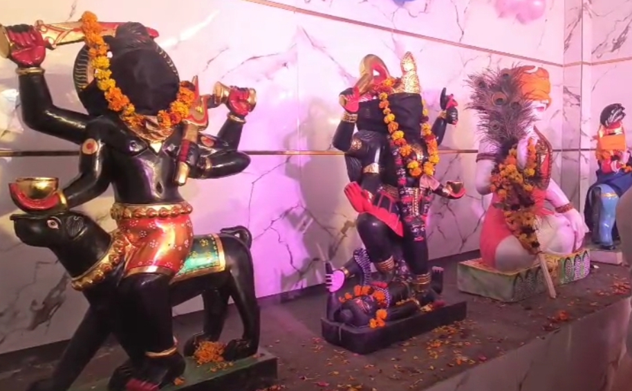 टोडा कल्याणपुर में गोगा जाहरवीर माहडी में विधि-विधान के साथ की गयी मूर्ति प्राण प्रतिष्ठा,,,