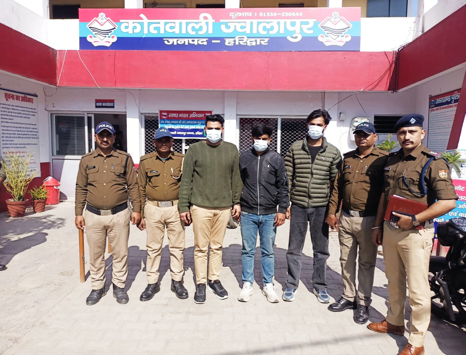 धोखाधड़ी के आरोपी को गिरफ्तार करने हरिद्वार पहुंची मुजफ्फरनगर के छपार थाने की पुलिस टीम पर ज्वालापुर क्षेत्र में जानलेवा हमला ,,,