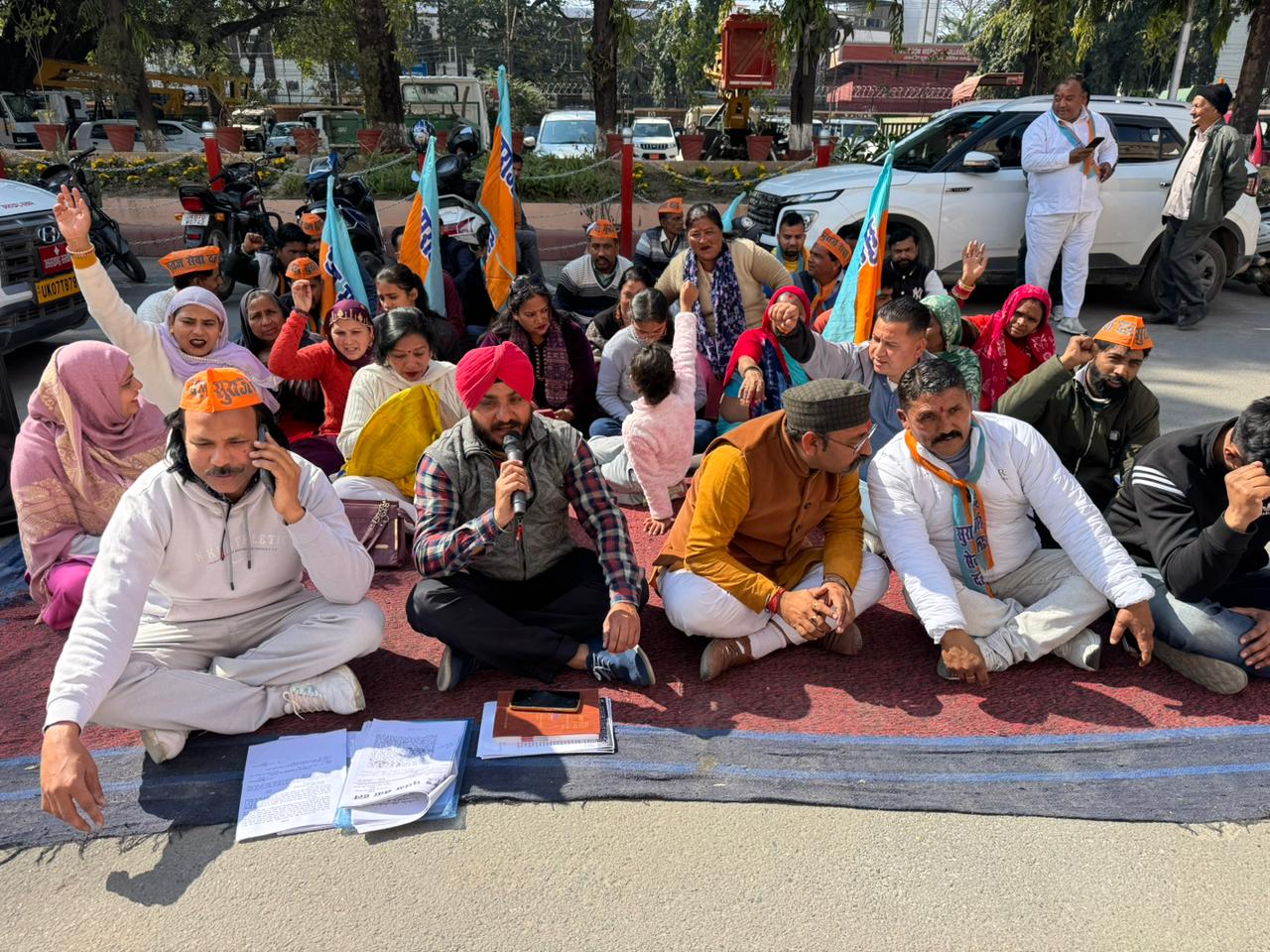 नगर निगम परिसर में सुराज सेवा दल के दर्जनों कार्यकर्ताओं ने शहर की विभिन्न जनसमस्याओं को लेकर किया धरना-प्रदर्शन ,,,