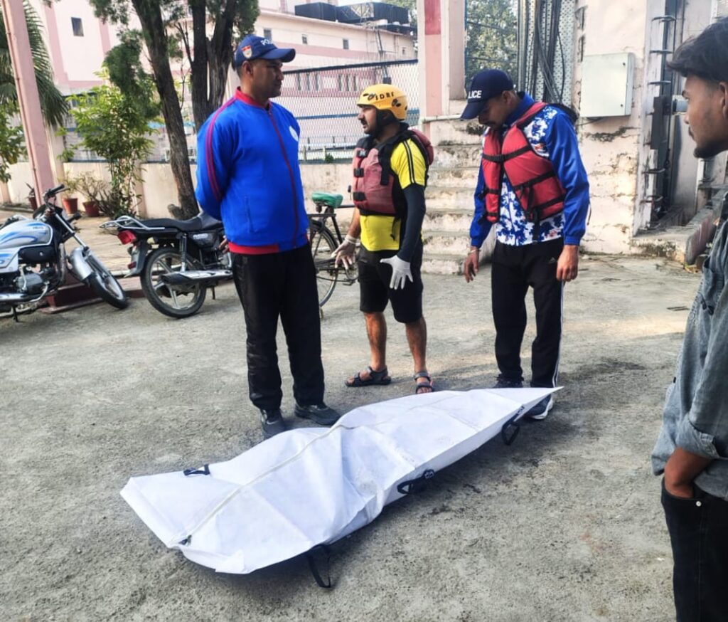 छह दिन से गंगनहर में डूबकर लापता चल रहे आईआईटी रुड़की के छात्र आशीष शुक्ला का शव  सुबह पुलिस ने किया बरामद ,,,