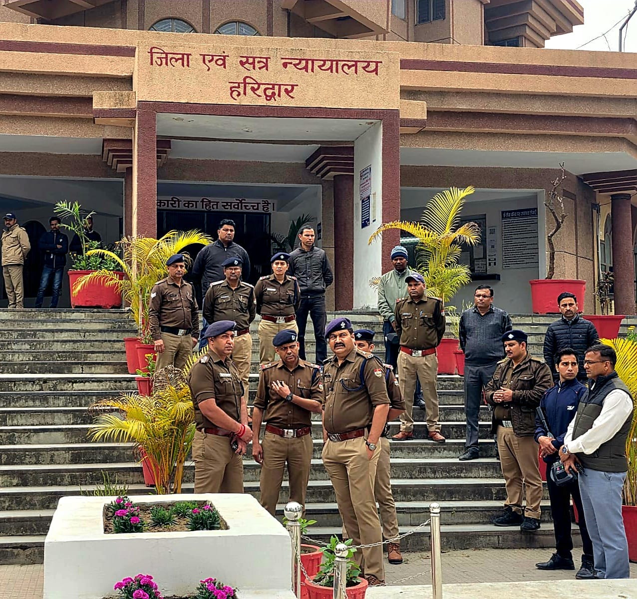 कोर्ट को बम से उड़ाने की धमकी भरे ईमेल से हड़कंप मचने के बाद पुलिस महकमा अलर्ट मोड पर आया नजर ,,,