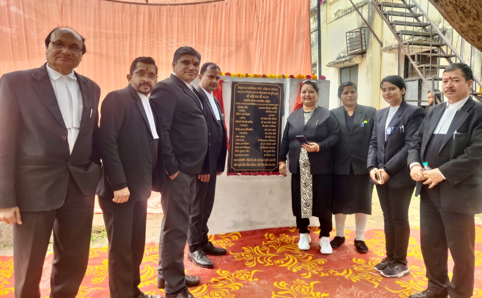 अधिवक्ता सभागार निर्माण कार्य का विधिवत शिलान्यास कार्यक्रम का शुभारंभ जनपद एवं सत्र न्यायाधीश नरेंद्र दत्त ने पूजा-अर्चना के साथ किया,,,