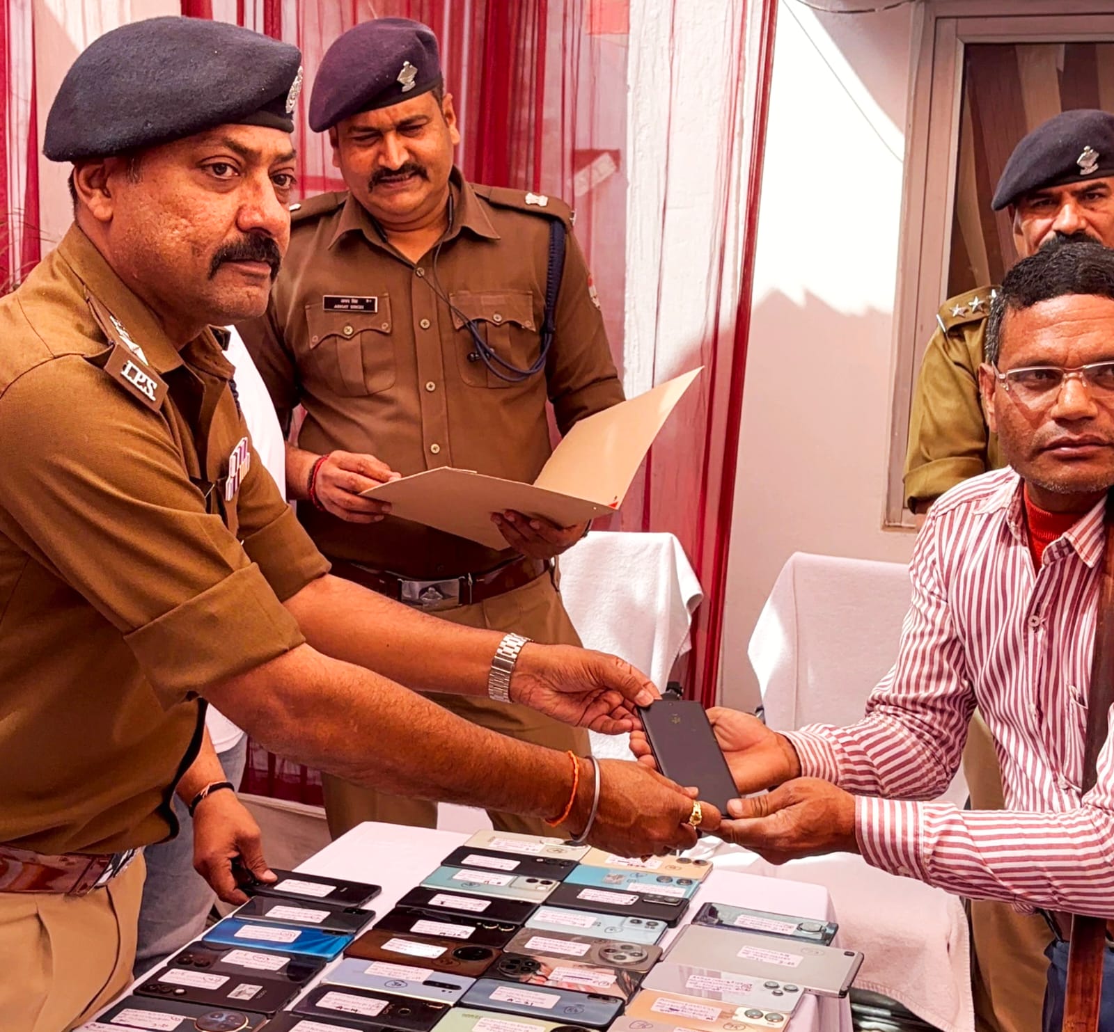 होली की छुट्टियों में घर लौटने की तैयारी कर रहे श्रमिकों और स्थानीय लोगों के लिए सिडकुल पुलिस लेकर आयी खुशियों का संदेश,,,