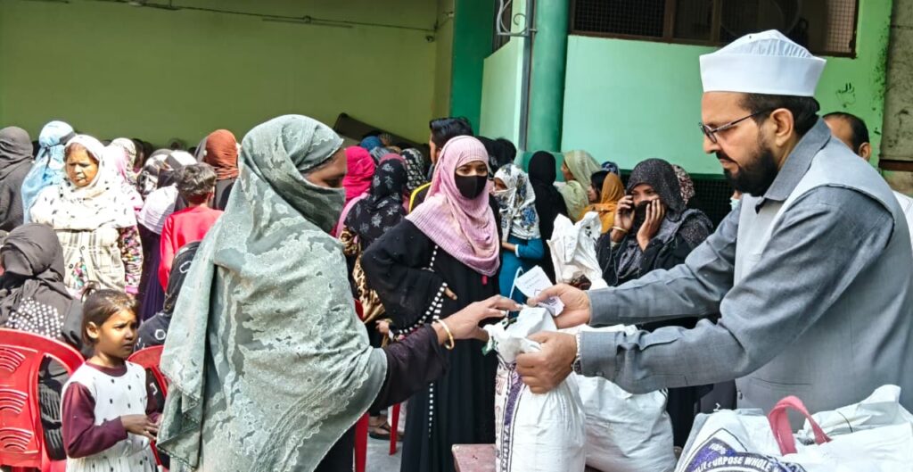 खिदमत खल्क कमेटी द्वारा सैकड़ों लोगों को दी गई रमजान किट,रोजा,नमाज और इबादत से बढ़कर है किसी जरूरतमंद की मदद करना,,,कारी रागिबुल्लाह