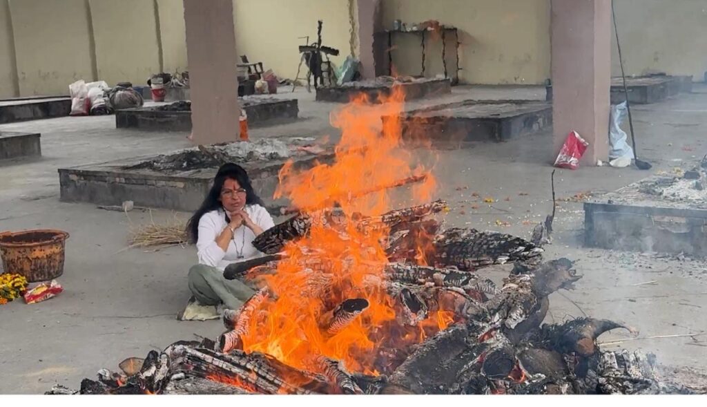 इंसानियत की मिसाल लावारिसों की वारिस क्रांतिकारी शालू सैनी ने फिर निभाया बहन का फर्ज,अज्ञात शव की बहन बनकर दी सम्मानजनक अंतिम विदाई,,,