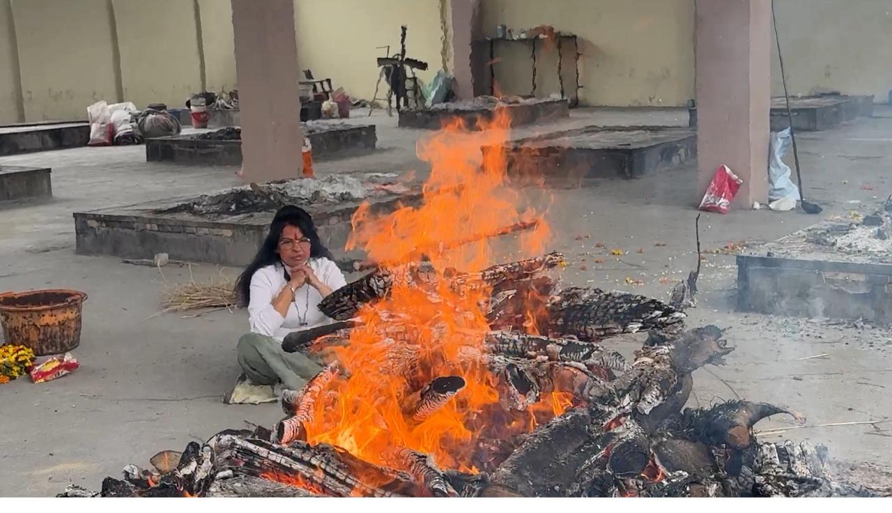 इंसानियत की मिसाल लावारिसों की वारिस क्रांतिकारी शालू सैनी ने फिर निभाया बहन का फर्ज,अज्ञात शव की बहन बनकर दी सम्मानजनक अंतिम विदाई,,,