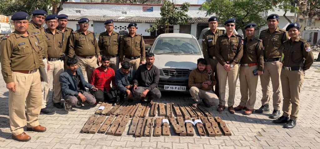 मौजमपुर नारायण रेलवे स्टेशन के पास से रेलवे ट्रैक की फिश प्लेट चोरी करने के आरोप में एक कबाड़ी समेत पांच लोगों को रंगे हाथ किया गिरफ्तार,,,