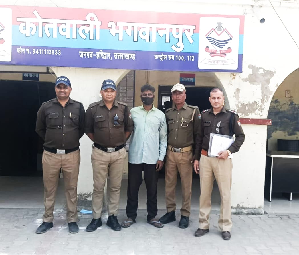 होली के दिन पुरानी दुश्मनी ने ऐसा खौफनाक मोड़ लिया कि एक व्यक्ति ने अपने ही परिचित को ट्रक से कुचलकर मौत के घाट उतार दिया।,,,