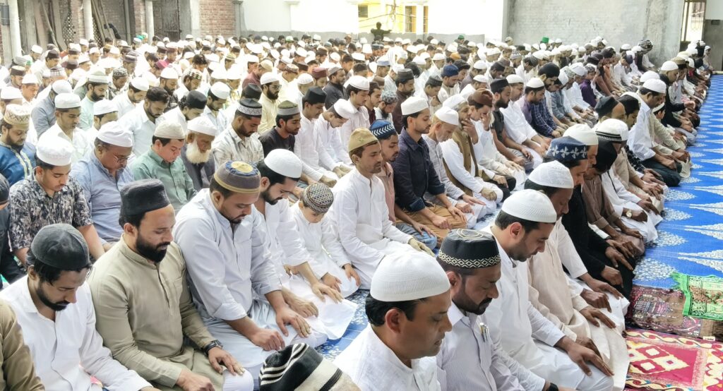 नगर व आसपास के क्षेत्रों में तीसरे जुमा की नमाज की गई अकीकत के साथ अदा,मांगी मुल्क की खुशहाली और अमनों सलामती की दुआएं,,,