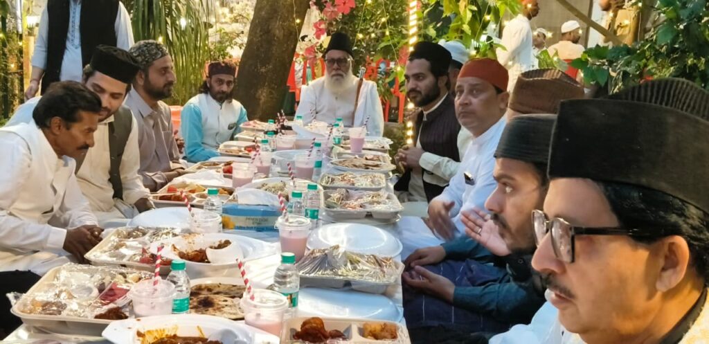 हजरत शाह नन्हे मियां साबरी की खानकाह पर हुआ सामूहिक रोजा इफ्तार पार्टी का आयोजन,मांगी अमनो-सलामती की दुआएं,,,