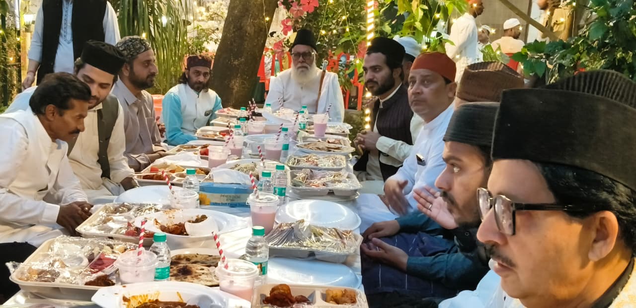 हजरत शाह नन्हे मियां साबरी की खानकाह पर हुआ सामूहिक रोजा इफ्तार पार्टी का आयोजन,मांगी अमनो-सलामती की दुआएं,,,