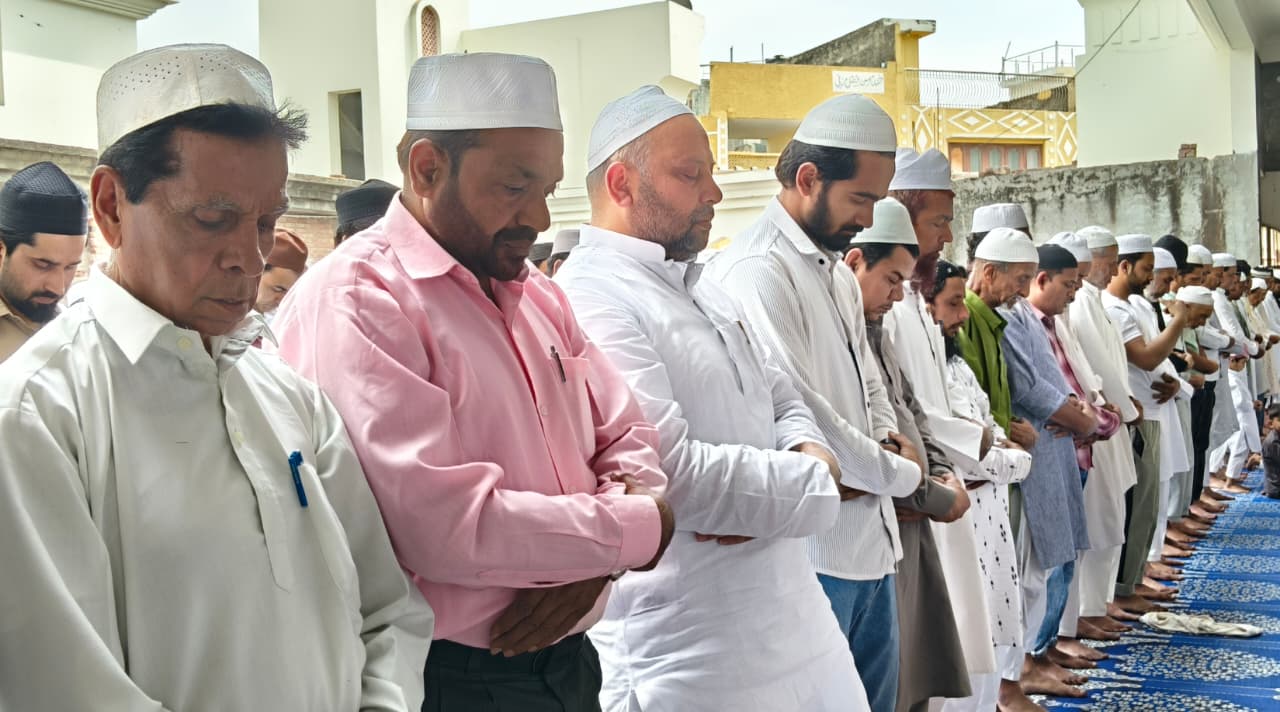 नगर की जामा मस्जिद में रमजान उल मुबारक के चौथे जुमा की नमाज अदा कर की गई अमनों सलामती और खुशहाली की दुआएं,,,