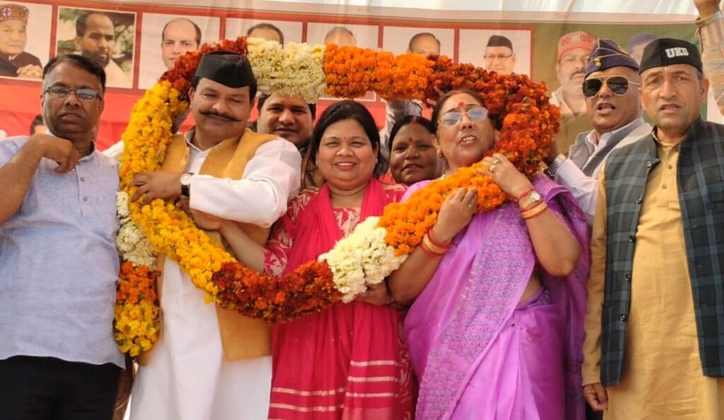 कांग्रेस,भाजपा ने प्रदेश को लूटा,यूकेडी ही लड़ सकती है उत्तराखंड के हितों की लड़ाई,जयप्रकाश रितु कंडियाल कांग्रेस छोड़ यूकेडी में हुई शामिल,,,