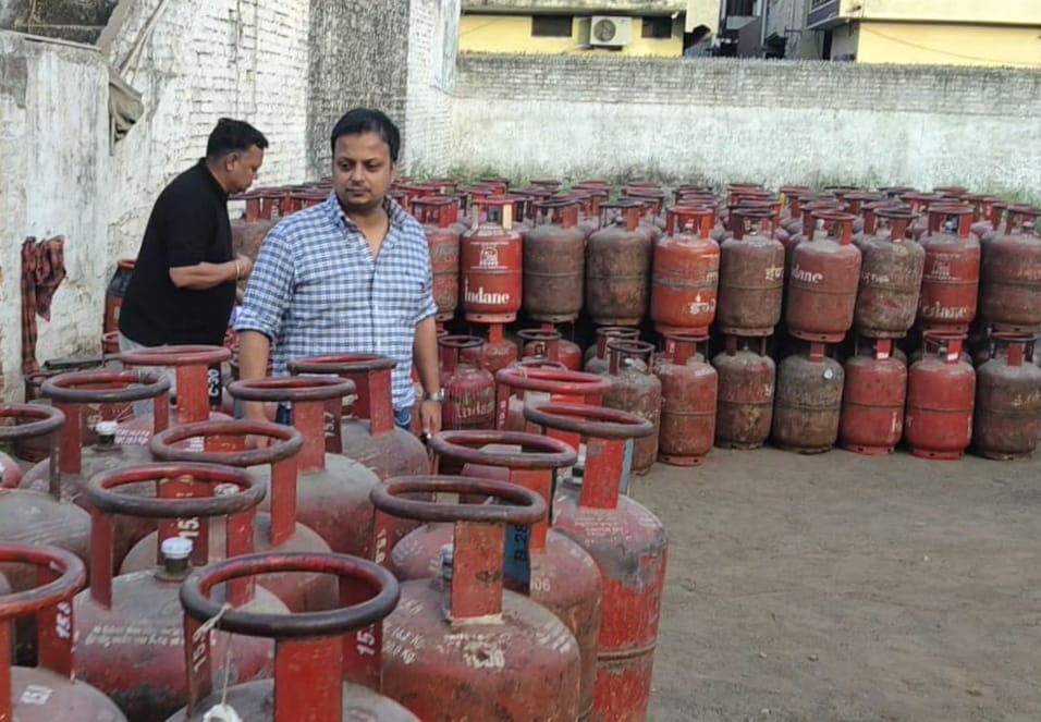 रुड़की में गैस किल्लत की अफवाहों पर भाजपा जिला महामंत्री अक्षय प्रताप सिंह का बयान,चौबीस घंटे में मिल रहा सिलेंडर,,,