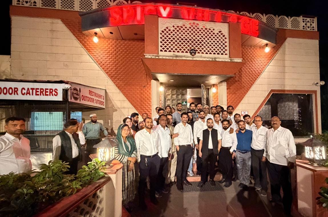सेक्टर-3 स्थित स्पाइसी विलेज रेस्टोरेंट में मुस्लिम अधिवक्ता गणों द्वारा रोज़ा इफ्तारी का किया आयोजन,,,