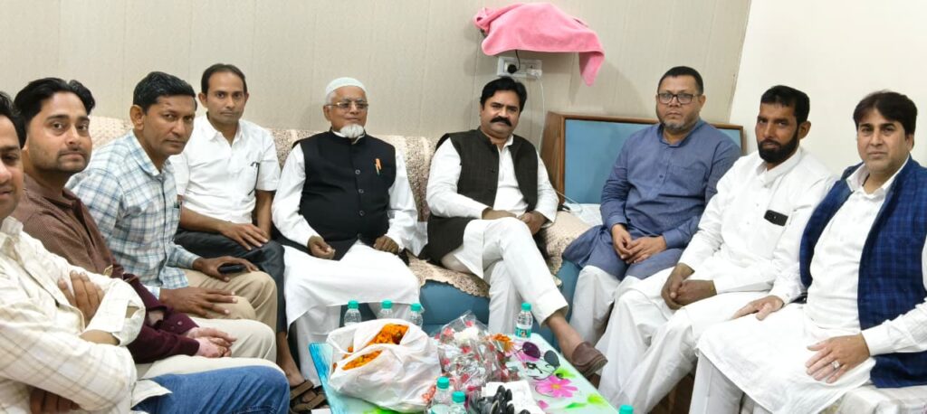 भाजपा अल्पसंख्यक मोर्चा के जिलाध्यक्ष राहुल अहमद ने पदाधिकारियों के आवास पर पहुंचकर दी ईद की मुबारकबाद,,,