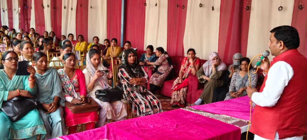 आंगनबाड़ी कार्यकत्रियों ने विभिन्न मांगों को लेकर की चर्चा,मानदेय बढ़ाने सहित मांगे पूरा न करने पर दी आंदोलन की चेतावनी,,,