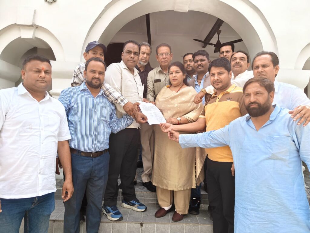 नगर निगम की आगामी बोर्ड बैठक में मांस, मछली और अंडा बेचने वाले होटलों पर संभावित रोक के प्रस्ताव ने शहर की सियासत में गरमाहट,,,