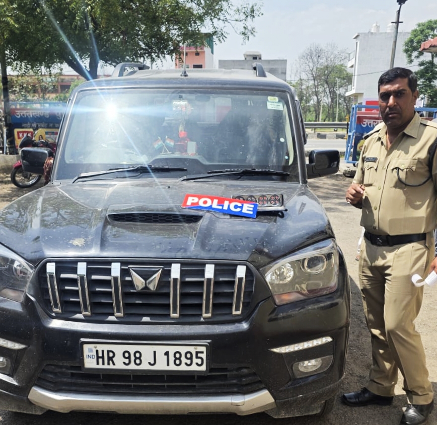 एक ओर जहां उत्तर प्रदेश से अवैध शराब की तस्करी कर रहे शातिर को दबोचा गया, वहीं दूसरी ओर नारसन क्षेत्र में ट्रैफिक नियमों की धज्जियां उड़ाने वालों पर पुलिस ने सख्त एक्शन लेते हुए गिरफ्तारी और सीज की कार्रवाई