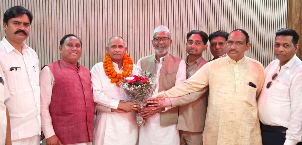 भाजपा नेता राव काले खां का सदस्य मनोनीत किए जाने पर अल्पसंख्यक मोर्चा के पदाधिकारियों द्वारा किया गया सम्मान,,,