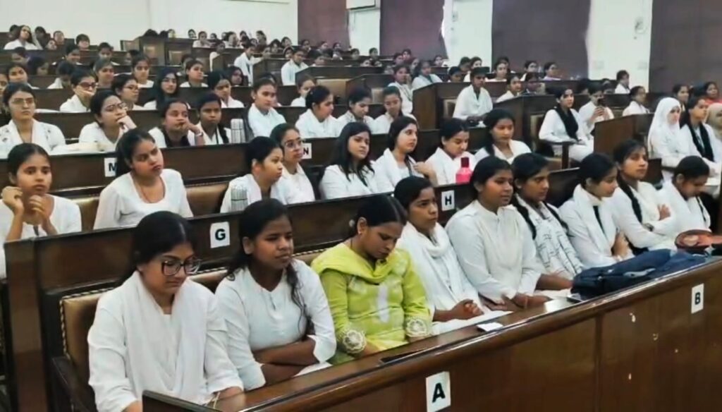 गुरुकुल विश्वविद्यालय के संस्कृति एवं पुरातत्व सभागार में कन्या गुरुकुल की छात्राओं के लिए ‘शिक्षित बेटी सशक्त राष्ट्र’ विषय पर संवाद कार्यक्रम का किया आयोजन,,,