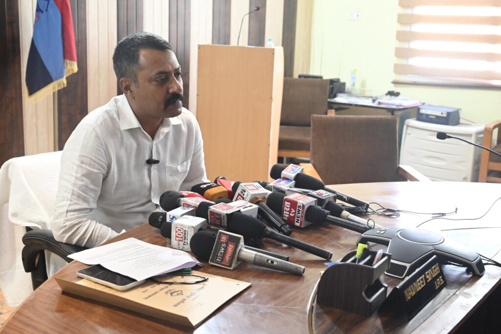 फर्जी भारतीय दस्तावेजों के सहारे रह रही बांग्लादेशी महिला का किया पर्दाफाश ,,,