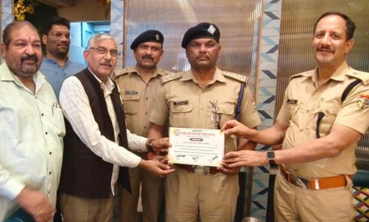 प्रान्तीय उद्योग व्यापार मंडल उत्तराखंड के द्वारा एसपी देहात सहित किया गया अनेक अधिकारियों का सम्मान,,,