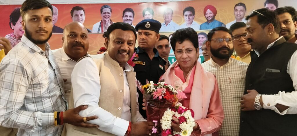 आगामी विधानसभा चुनाव को लेकर कांग्रेस की उत्तराखंड प्रभारी कुमारी शैलजा पहुंची जयराम आश्रम,कार्यकर्ताओं को दिए टिप्स,,,