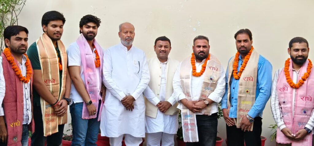 यूथ कांग्रेस के नवनियुक्त पदाधिकारियों का पूर्व मेयर गौरव गोयल ने किया सम्मान,जिलाध्यक्ष एडवोकेट राजेंद्र चौधरी रहे मौजूद,,,