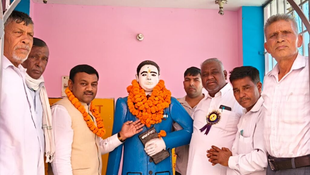 भारत रत्न बाबा साहब भीमराव अंबेडकर की जयंती पर काटा गया विशाल केक,समाज में समानता और न्याय के लिए किया जीवन भर संघर्ष,पूर्व मेयर गौरव गोयल,,,