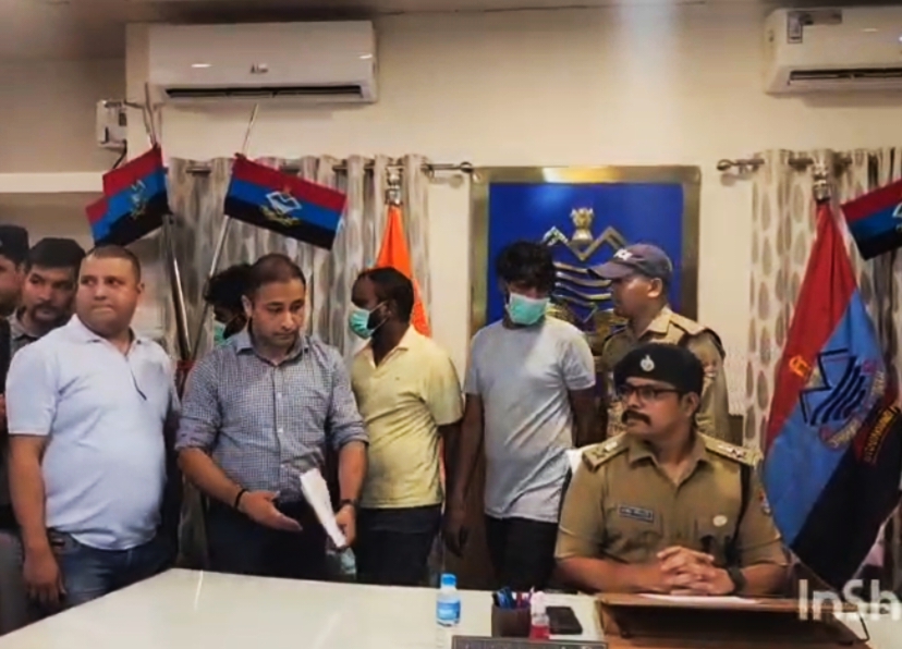 सुतली के गट्ठरों के बीच बेहद शातिराना अंदाज़ में छुपाकर लाई जा रही करीब 558.78 किलोग्राम अवैध गांजे की विशाल खेप को पुलिस ने किया बरामद ,,,