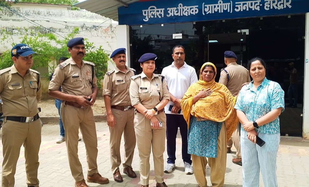 एसएसपी नवनीत सिंह भुल्लर के सख्त निर्देशों पर पुलिस ने तत्काल कार्रवाई करते हुए बच्ची को सुरक्षित वापस लाकर एक मां की बुझी उम्मीदों में फिर से लौटाई मुस्कान,,,