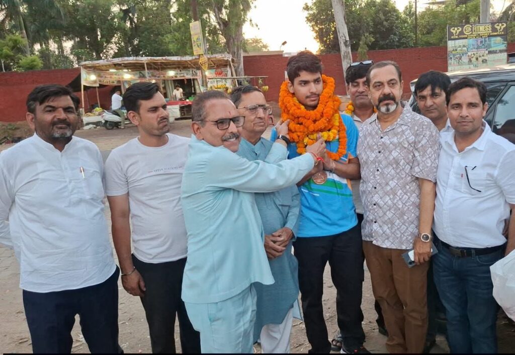 शहर के होनहार निशानेबाज अभिनव देशवाल ने राष्ट्रीय और अंतरराष्ट्रीय स्तर पर शानदार प्रदर्शन कर क्षेत्र का बढ़ाया मान,,,