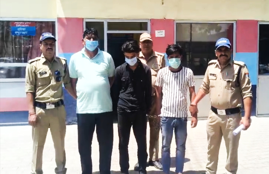 मगलौर पुलिस ने तीन नशा तस्करों को गिरफ्तार कर करीब 10 लाख रुपये कीमत की स्मैक की बरामद,,,